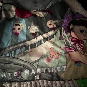 melanie martinez hanging heads blanket